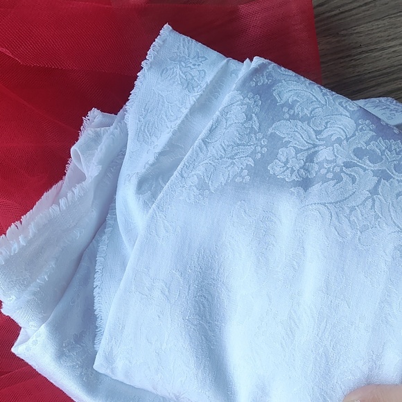 Red Tulle Fabric and Design white fabric bundle - Picture 2 of 3